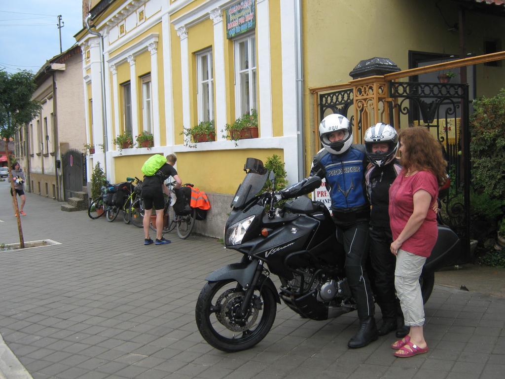 Hotel Base Camp - Urban Guerrilla Negotin Zewnętrze zdjęcie