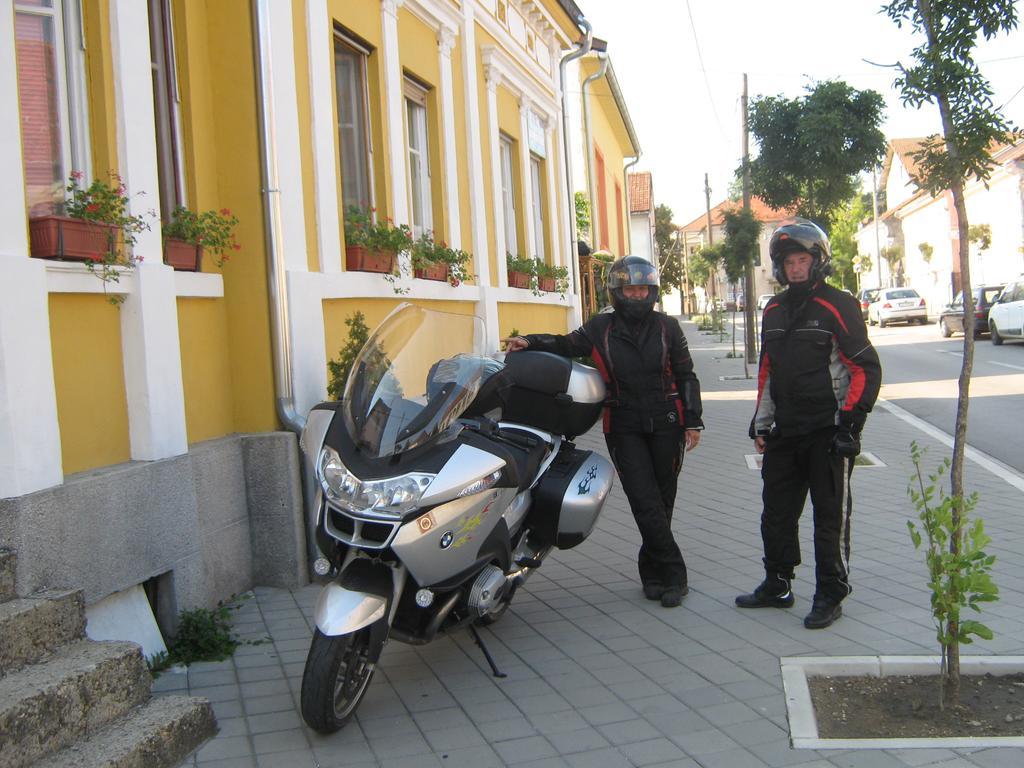 Hotel Base Camp - Urban Guerrilla Negotin Zewnętrze zdjęcie