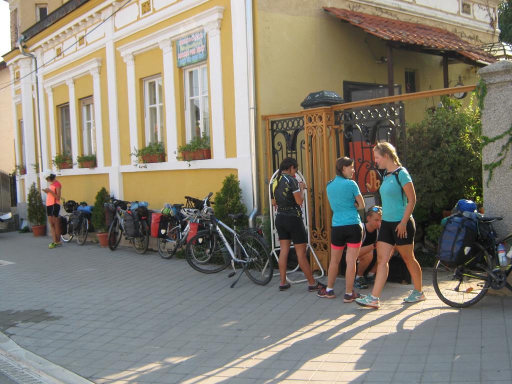 Hotel Base Camp - Urban Guerrilla Negotin Zewnętrze zdjęcie