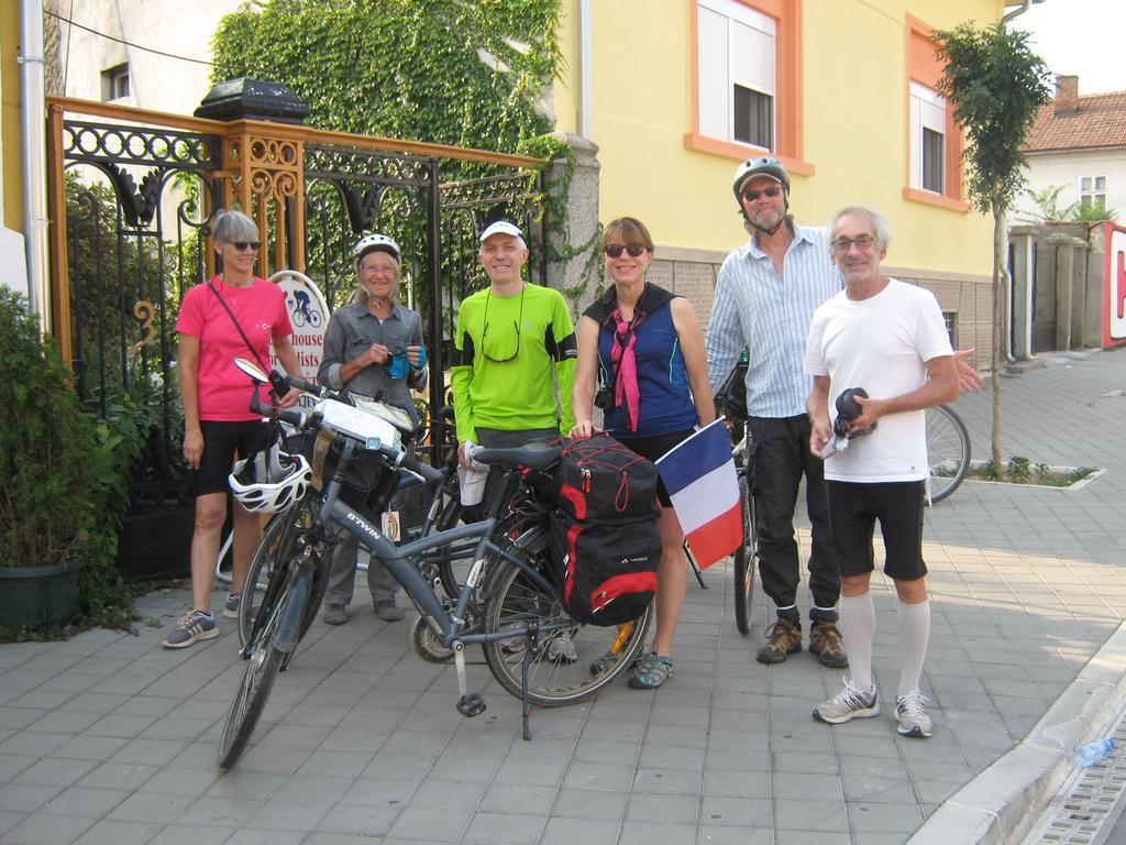 Hotel Base Camp - Urban Guerrilla Negotin Zewnętrze zdjęcie