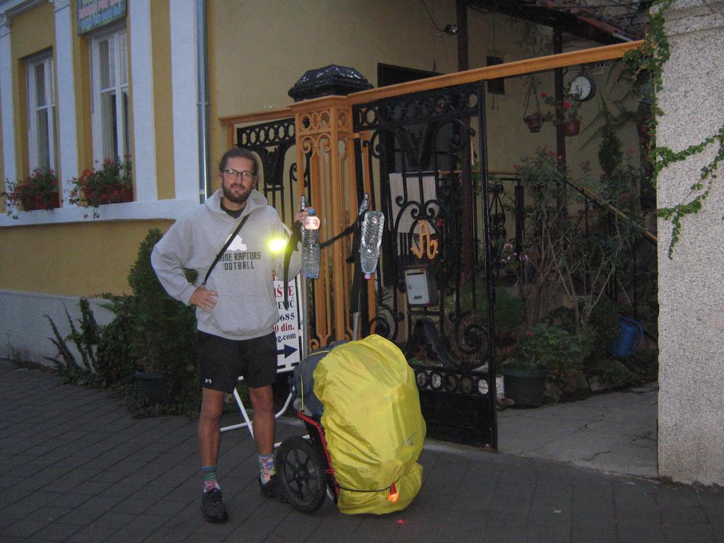 Hotel Base For Adventurers - Urban Guerrilla Negotin Zewnętrze zdjęcie